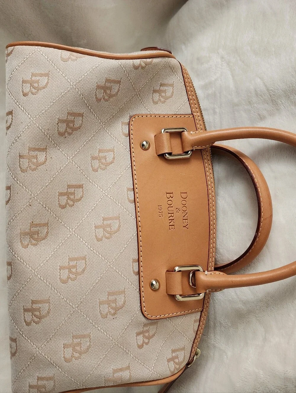 N/A elegant beige